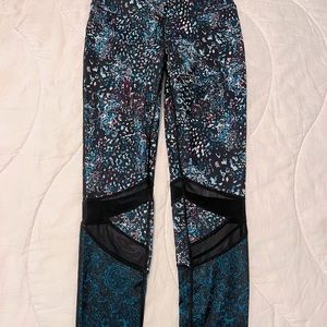 Gaiam size M leggings with sheer cutouts in knees